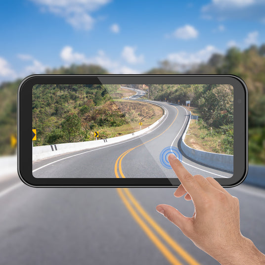 6.86-inch IPS touch screen on motorcycle dash cam, offering clear, vivid display and glove-friendly operation for an enhanced riding experience.