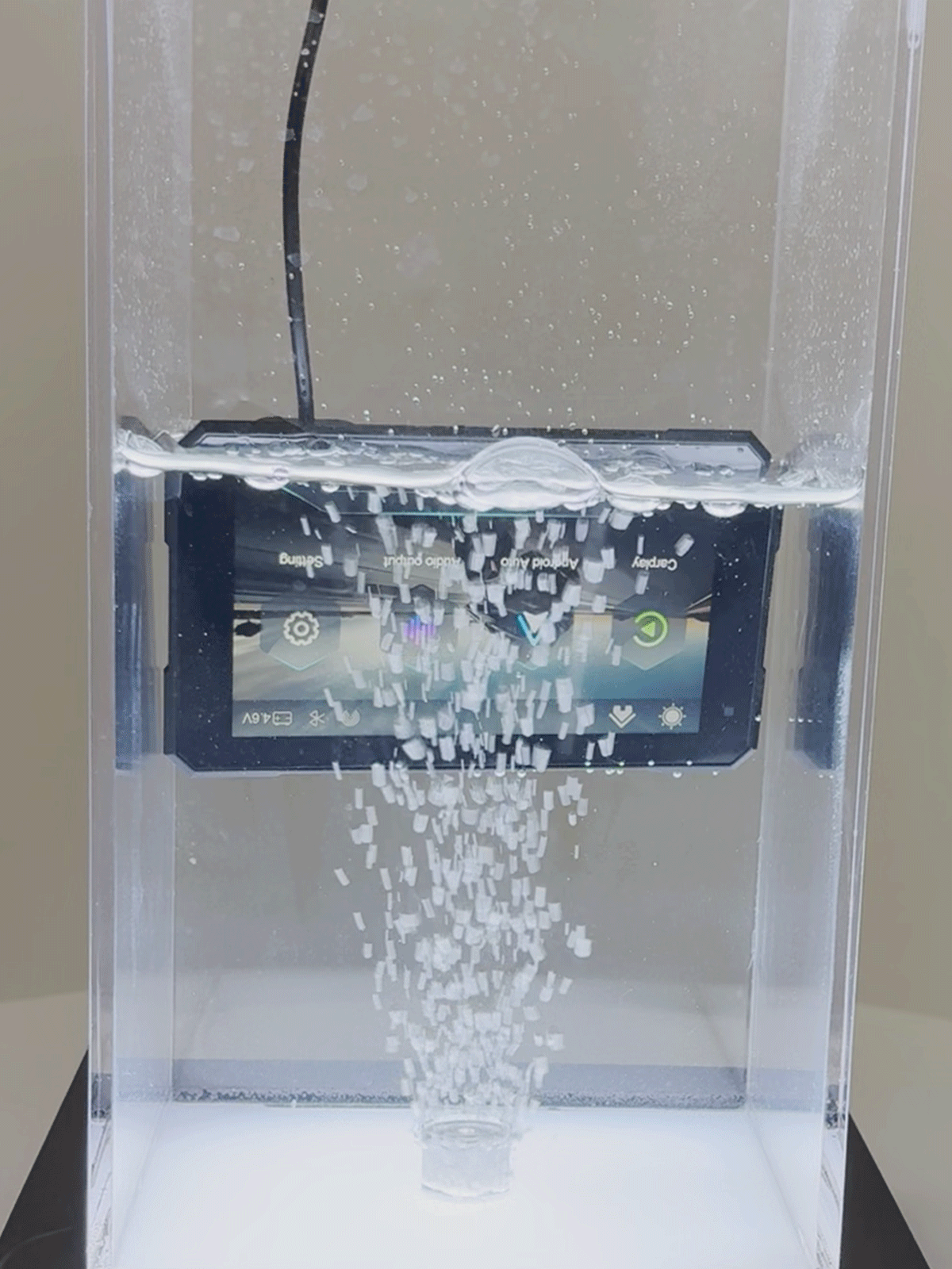 MT15 motorcycle navigation screen with IP67 waterproof and dustproof protection, designed for reliable performance in rain, snow, and harsh riding conditions.