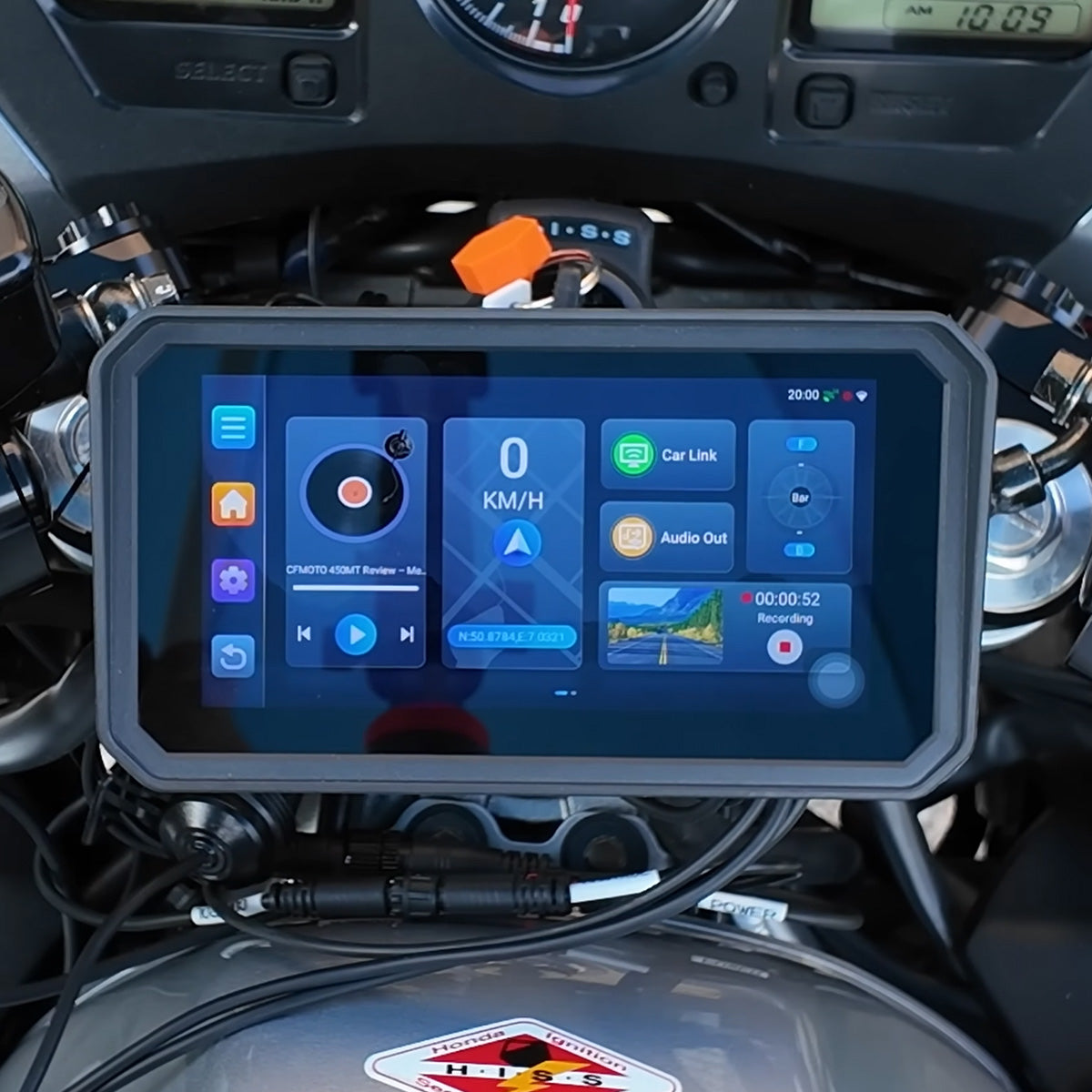 6-inch motorcycle navigation screens with wireless CarPlay and Android Auto for smarter motorcycle riding
